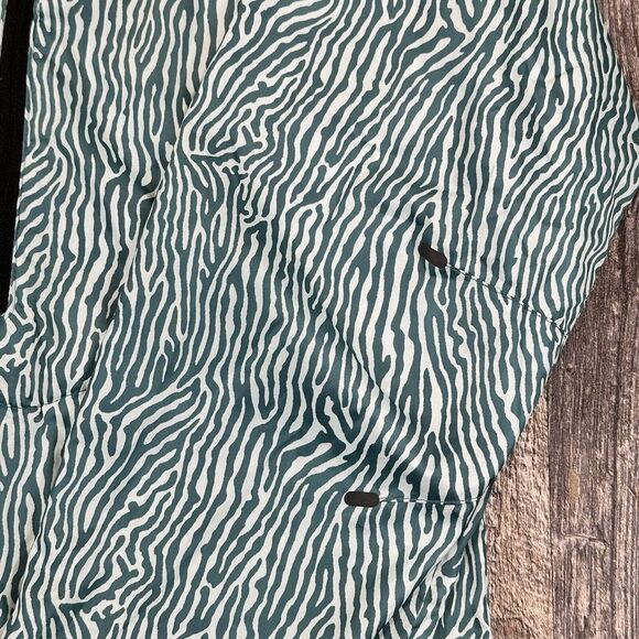 Nike Windrunner Jacket Womens XS Green Zebra Print Lightweight‎ Hooded Full Zip - Picture 4 of 16